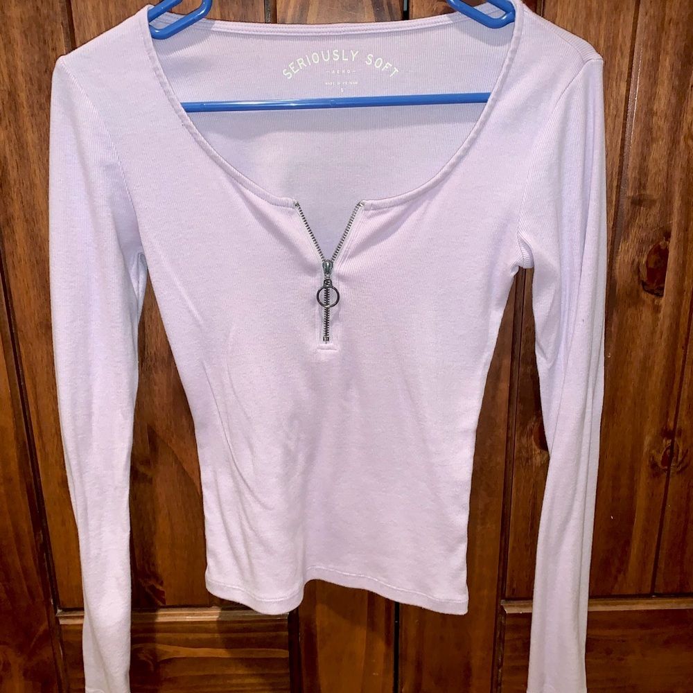 Women’s long sleeve tight fitted shirt.